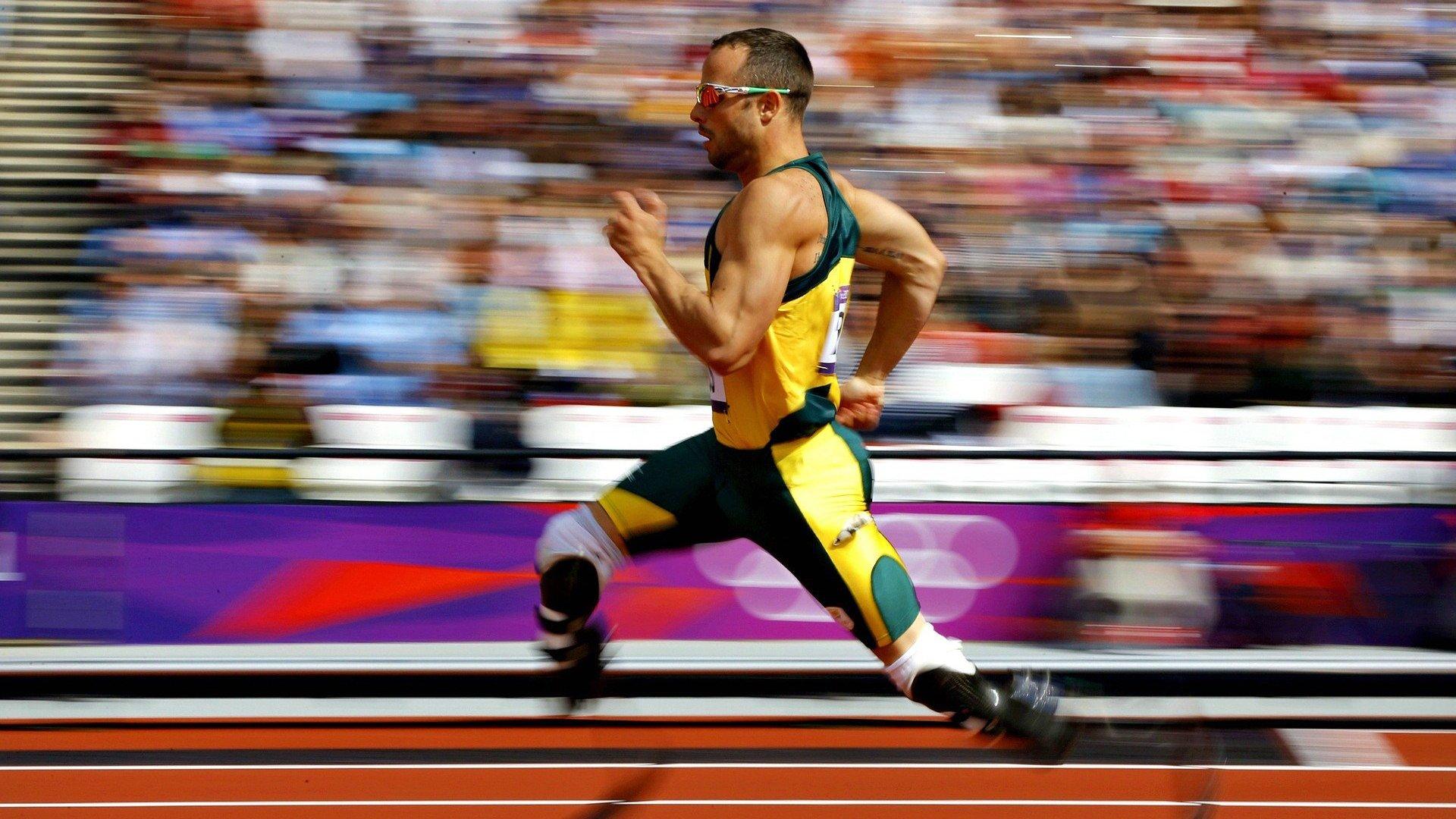 激情四射!全国田径锦标赛接力赛决出胜负,新锐队伍逆袭夺冠