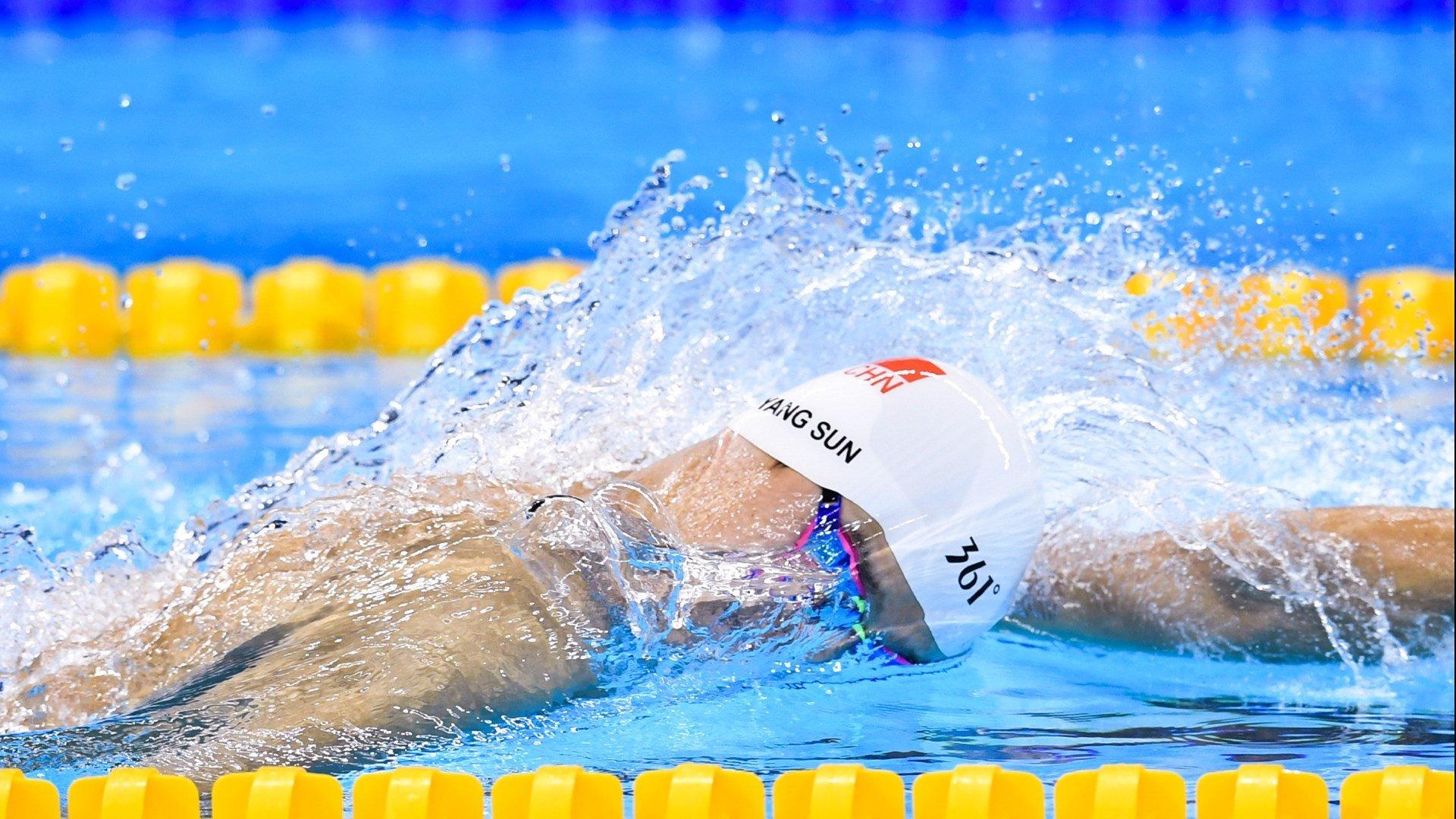 自由泳名将破纪录夺冠,中国游泳队闪耀国际赛场