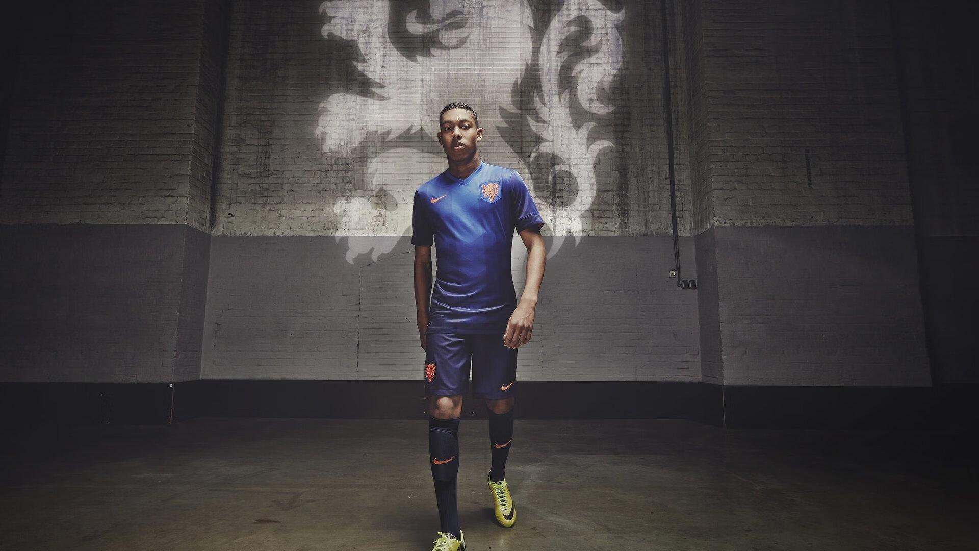 中国花样游泳队巴黎奥运备战冲刺 新编排惊艳国际赛场